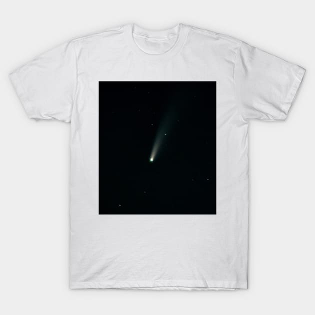 Zoomed Comet neowise T-Shirt by srosu